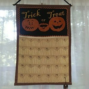 Halloween countdown decor - quilted with pockets